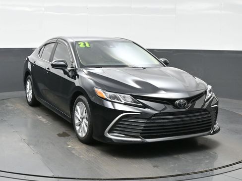 Used 2021 Toyota Camry LE FWD image 8