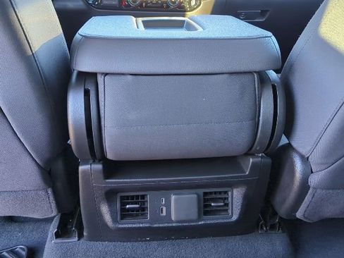 Used 2025 Chevrolet Silverado 2500 LT w/ Convenience Package image 17