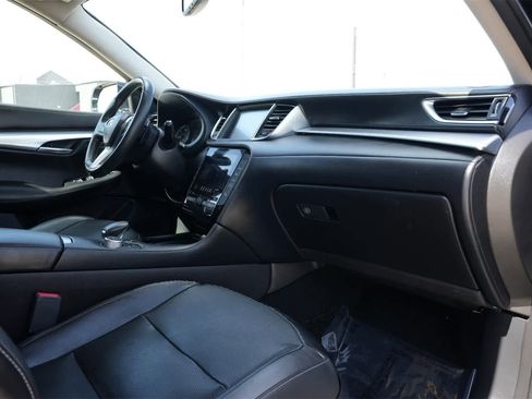 Used 2019 INFINITI QX50 Essential w/ Premium Heat Package image 23