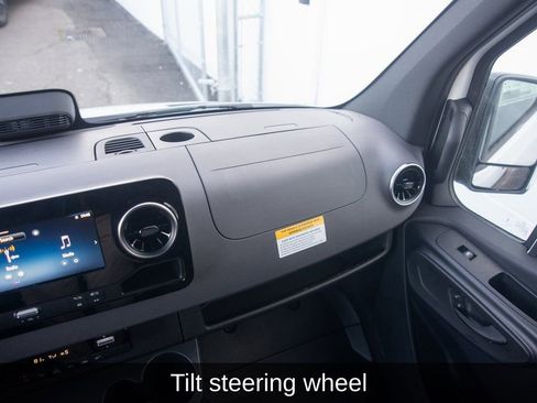 Used 2025 Mercedes-Benz Sprinter 2500 image 34