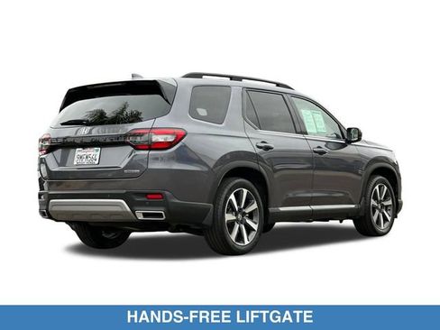 Certified 2024 Honda Pilot Touring image 6