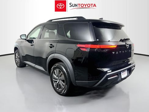 Used 2024 Nissan Pathfinder SV FWD image 6