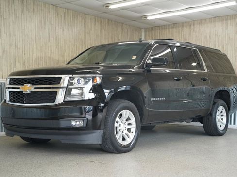 Used 2015 Chevrolet Suburban LT w/ Luxury Package RWD image 4