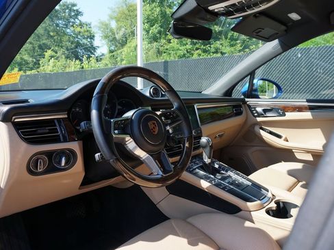 Used 2019 Porsche Macan AWD/4WD image 10