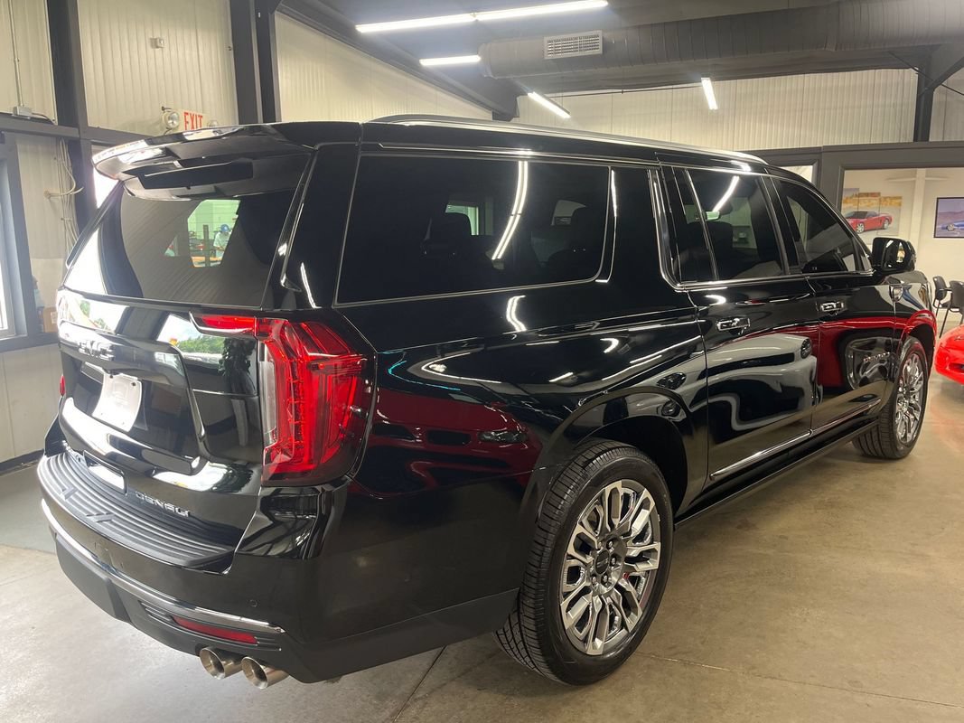 Used 2023 GMC Yukon XL Denali Ultimate AWD/4WD image 13