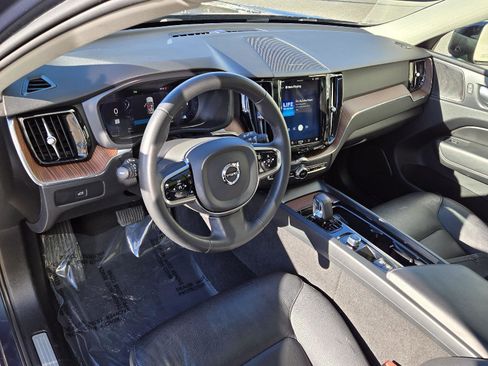 Used 2024 Volvo XC60 B5 Plus image 5