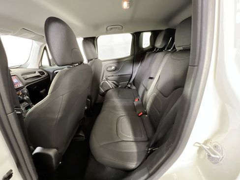 Used 2022 Jeep Renegade Latitude w/ Convenience Group image 24