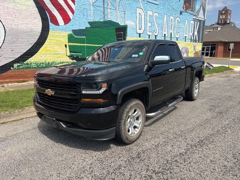 Used 2017 Chevrolet Silverado 1500 Custom w/ Custom Convenience Package AWD/4WD image 2