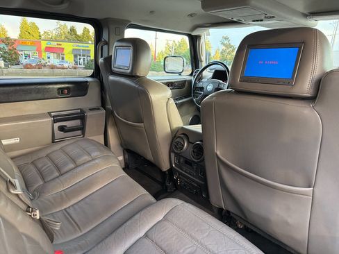 Used 2004 HUMMER H2 w/ Preferred Equipment Group image 15