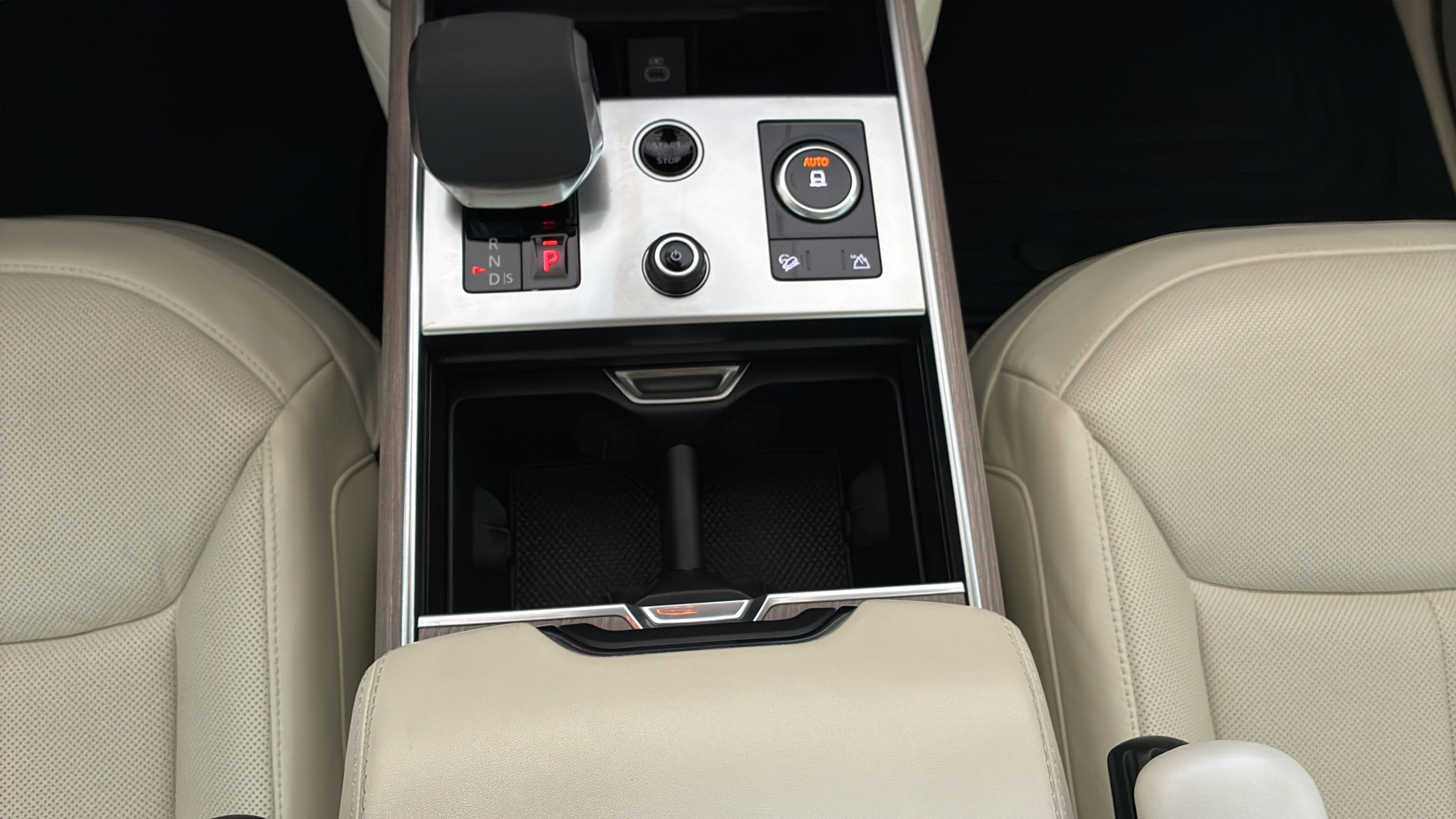 Used 2023 Land Rover Range Rover SE AWD/4WD image 12