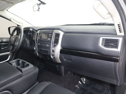 Used 2017 Nissan Titan SV AWD/4WD image 36