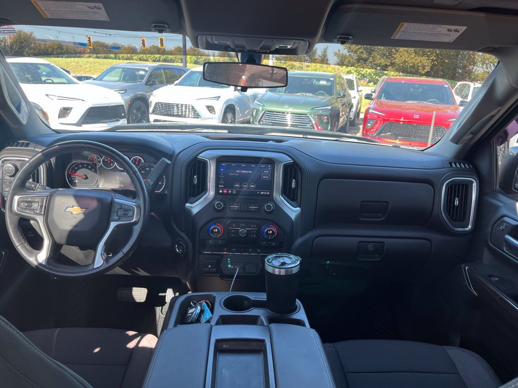 Used 2021 Chevrolet Silverado 1500 LT w/ Z71 Off-Road Package AWD/4WD image 4