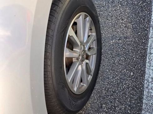 Used 2015 Nissan Pathfinder SV FWD image 15