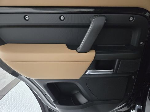 Used 2025 Land Rover Defender 110 S image 21