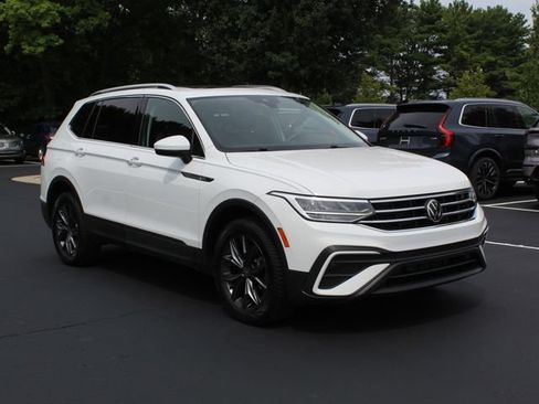 Used 2022 Volkswagen Tiguan SE AWD/4WD image 1