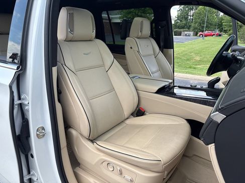 Certified 2021 Cadillac Escalade ESV Premium Luxury AWD/4WD image 66