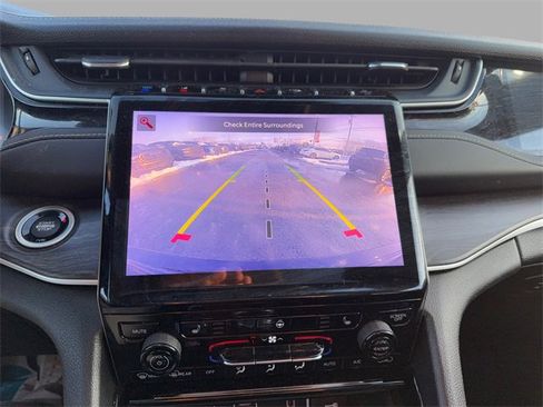 Used 2023 Jeep Grand Cherokee 4WD 4xe image 15