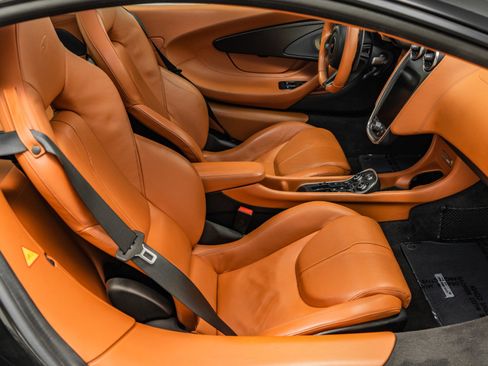 Used 2017 McLaren 570S image 25