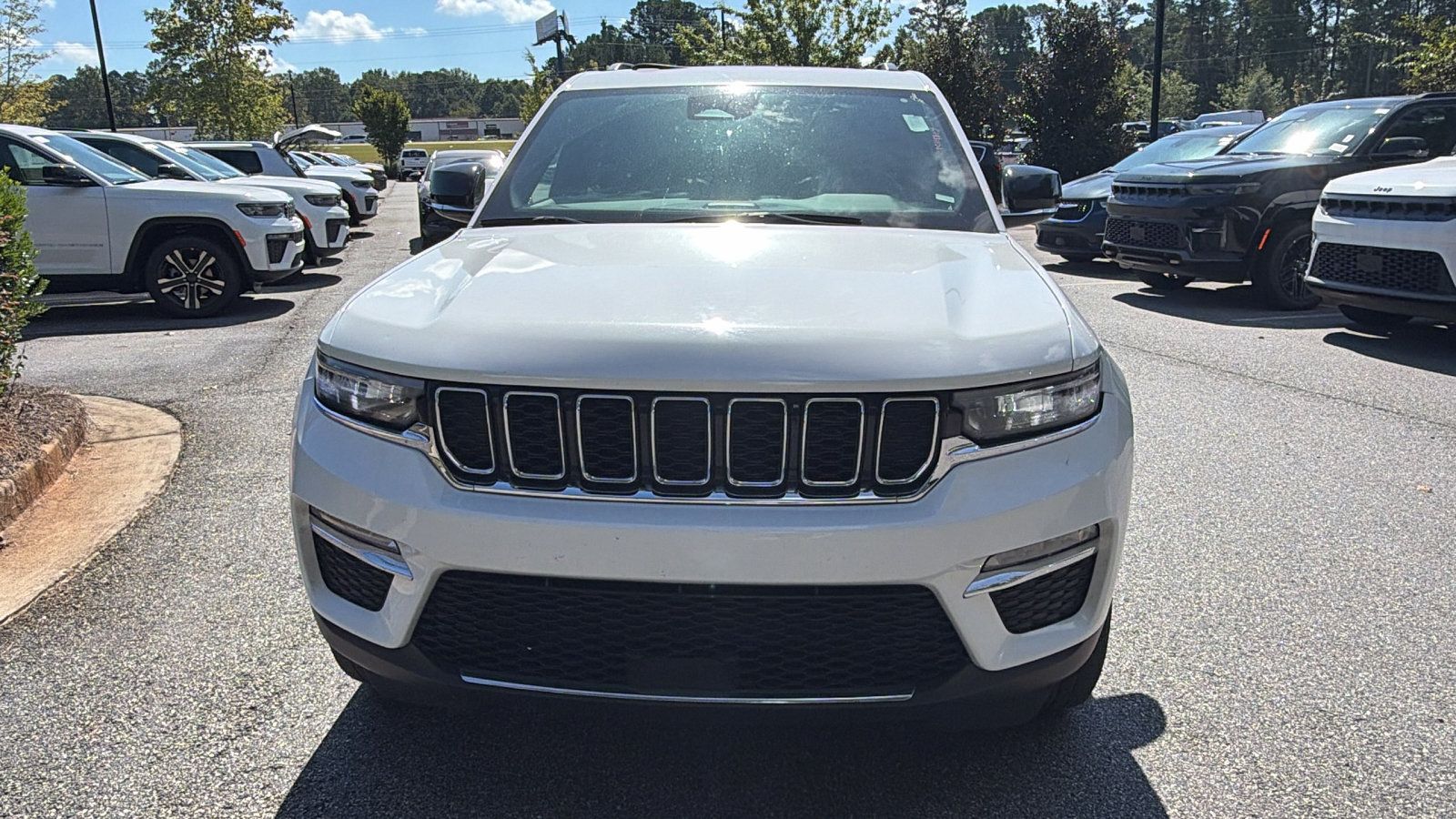 Used 2024 Jeep Grand Cherokee Limited 4xe AWD/4WD image 3