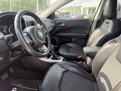 Used 2018 Jeep Compass Latitude w/ Cold Weather Group AWD/4WD image 17