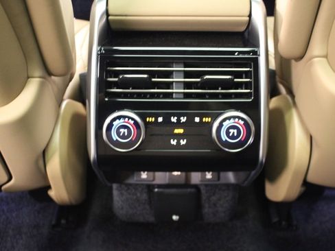 Used 2025 Land Rover Range Rover SE image 37