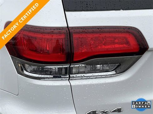 Certified 2022 Jeep Grand Cherokee Laredo E image 12