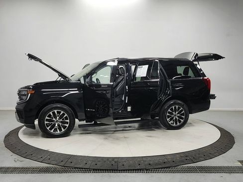 Used 2025 Ford Expedition Platinum AWD/4WD image 12