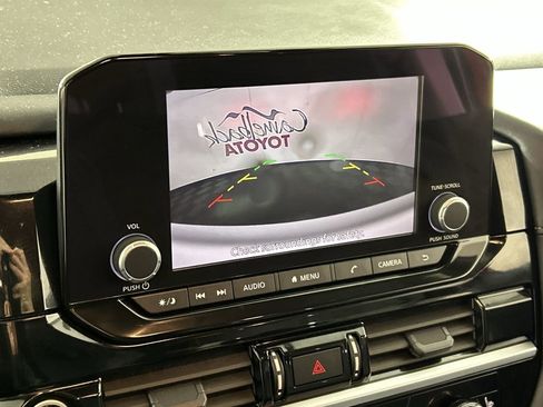 Used 2024 Nissan Pathfinder SV image 17