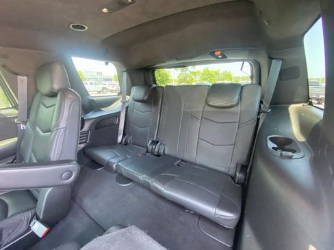 Used 2019 Cadillac Escalade Platinum AWD/4WD image 24
