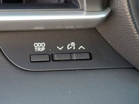 Used 2023 Toyota Highlander LE image 27