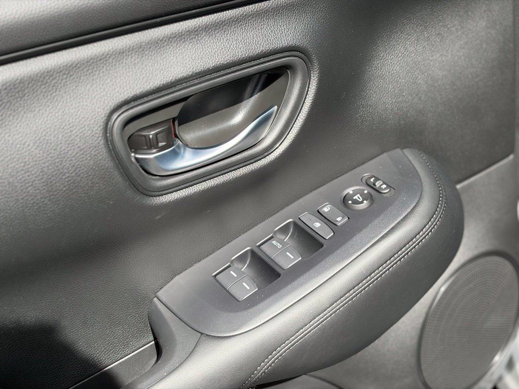 Used 2025 Honda HR-V LX image 16