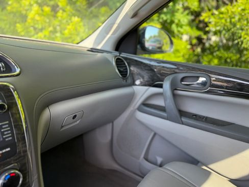 Used 2014 Buick Enclave Leather FWD image 32
