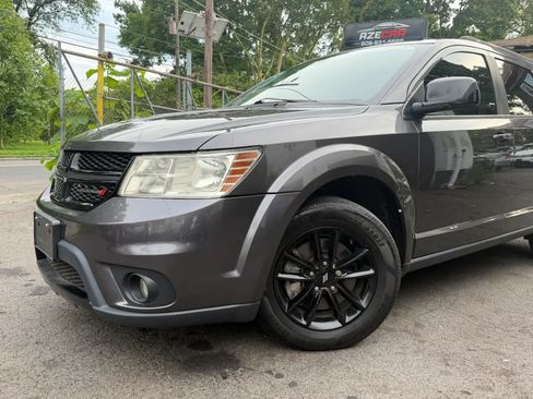 Used 2019 Dodge Journey SE w/ Connectivity Group FWD image 6