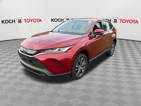 Used 2024 Toyota Venza LE AWD/4WD image 3
