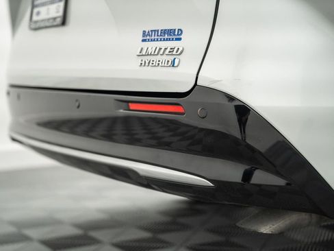 Certified 2024 Toyota Sienna Limited FWD image 8