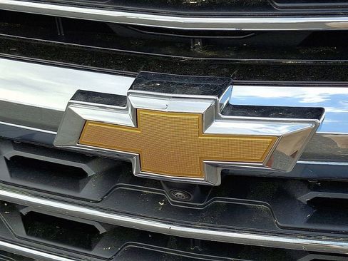 New 2026 Chevrolet Traverse LT w/ Sun and Wheel Package FWD image 16
