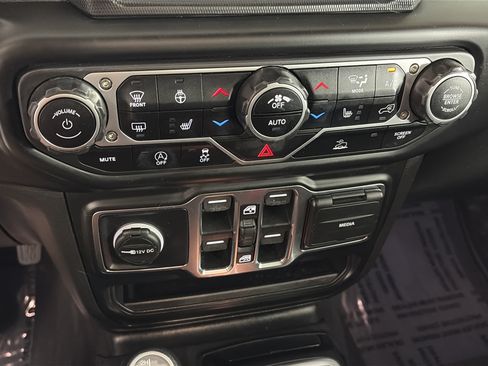 Used 2023 Jeep Wrangler Unlimited Sahara w/ LED Lighting Group AWD/4WD image 23