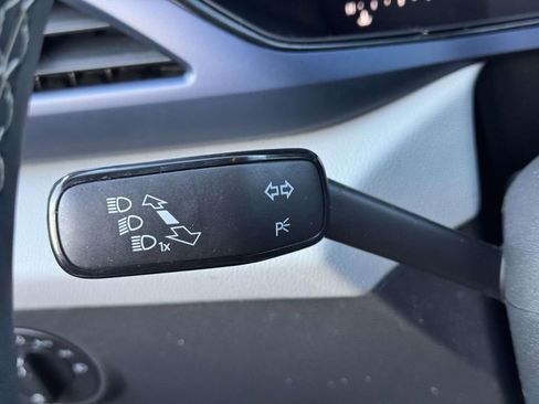 Used 2022 Volkswagen Taos SE image 22