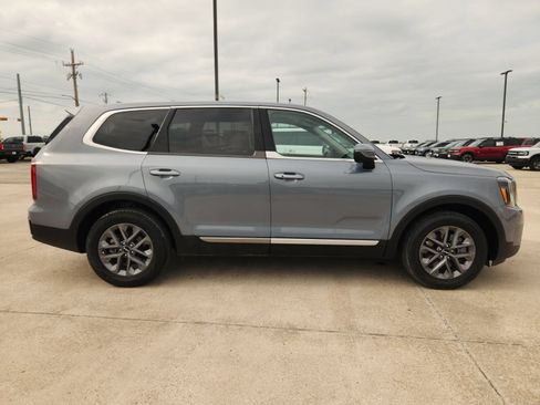 Used 2024 Kia Telluride LX FWD image 7