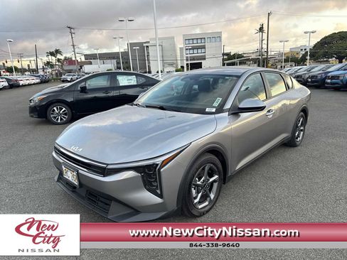 Used 2025 Kia K4 LXS image 1