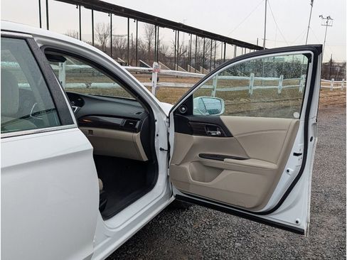 Used 2017 Honda Accord EX-L image 11