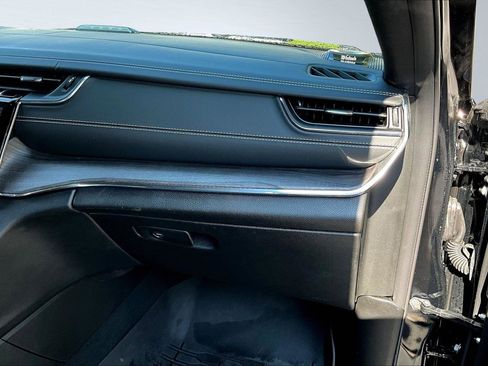 Used 2024 Jeep Grand Cherokee Overland w/ Luxury Tech Group IV image 18