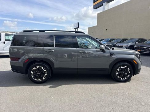 Used 2025 Hyundai Santa Fe SEL AWD/4WD image 2