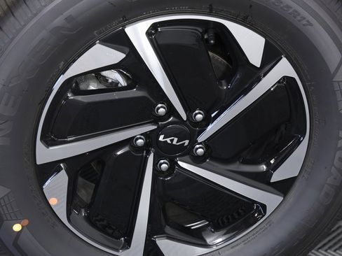 New 2025 Kia Sportage LX image 7