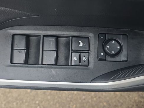 Used 2025 Toyota RAV4 LE image 28