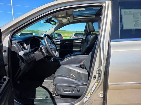 Used 2014 Toyota Highlander Limited Platinum AWD/4WD image 23