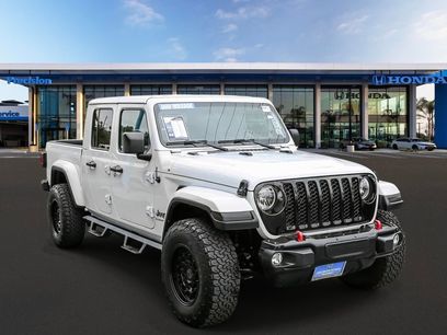 Used 2022 Jeep Gladiator Overland w/ Popular Equipment Package