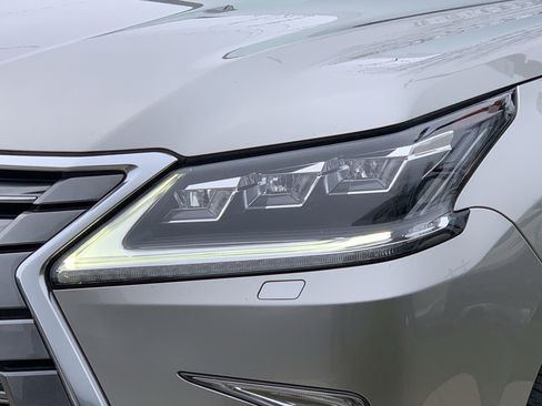 Used 2020 Lexus LX 570 4WD w/ Luxury Package image 6