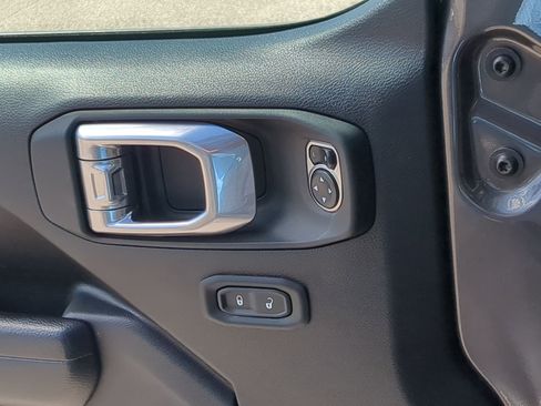 Used 2024 Jeep Wrangler Unlimited Rubicon image 14