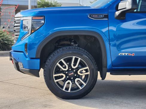 Used 2022 GMC Sierra 1500 AT4 w/ AT4 Premium Package AWD/4WD image 8